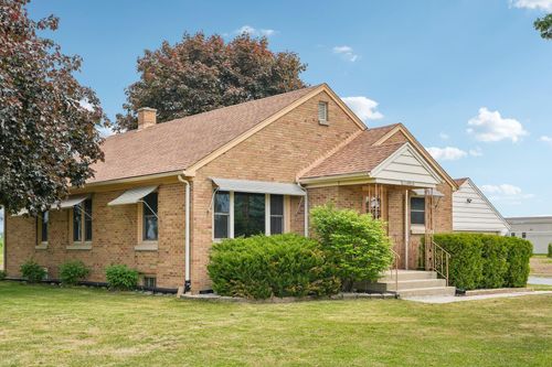 5930 W County Line Rd, Mequon, WI, 53092-4752 | Card Image