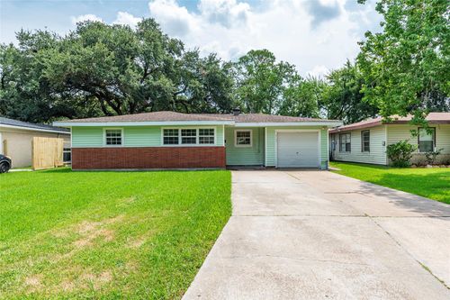 2705 John St, La Marque, TX, 77568-3801 | Card Image