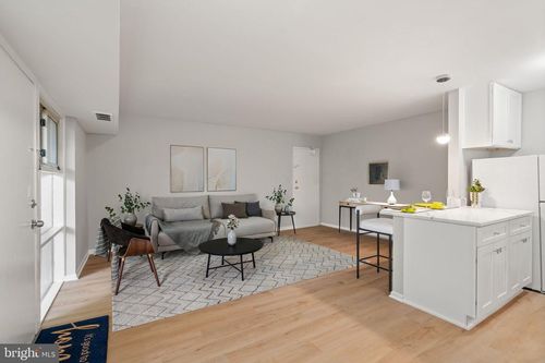 f-4367 Americana Dr, ANNANDALE, VA, 22003-5369 | Card Image