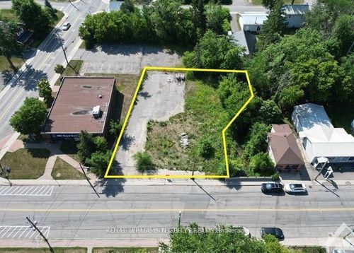8212 Victoria St, Metcalfe, ON, K0A2P0 | Card Image