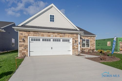 9818 Saugatuck Dr, Sylvania, OH, 43560-9104 | Card Image