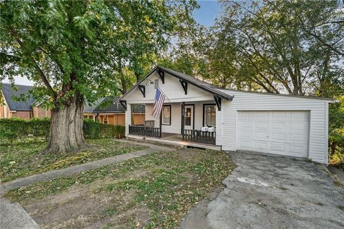 572 S Crescent Ave, Independence, MO, 64053-1004 | Card Image