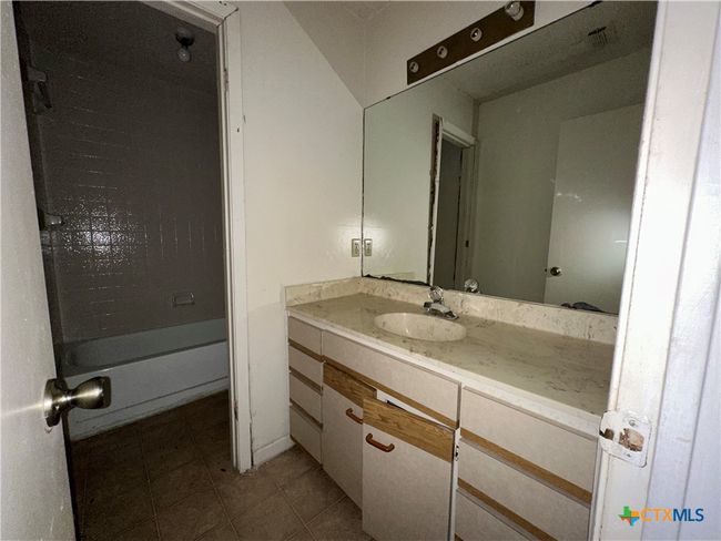 Secondary Bathroom | Image 8