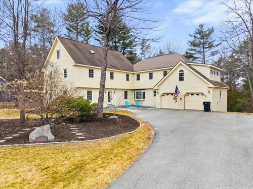 43 Darling Parke Drive, Bangor, ME, 04401 | Card Image