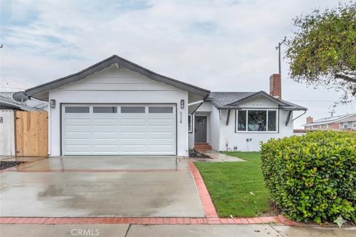 328 E 213th St, Carson, CA, 90745-2146 | Card Image