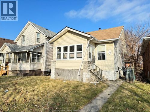 702 Randolph Ave, Windsor, ON, N9B2T8 | Card Image