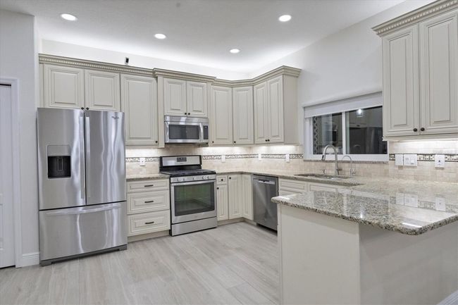 7538 Camden Harbour Dr, House other with 6 bedrooms, 4 bathrooms and null parking in BRADENTON FL | Image 6