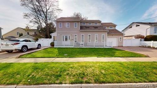 53 Coolidge Ave, Amity Harbor, NY, 11701-4065 | Card Image