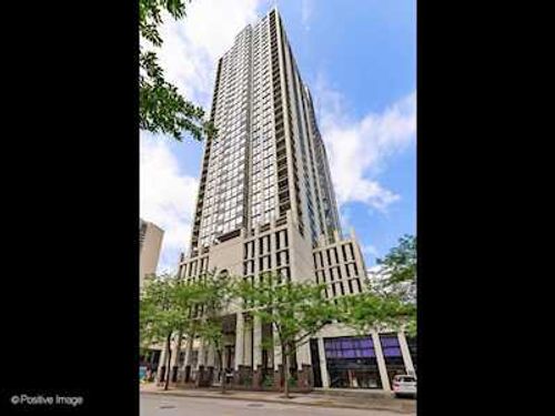 3307-1122 N Clark St, Chicago, IL, 60610-7895 | Card Image