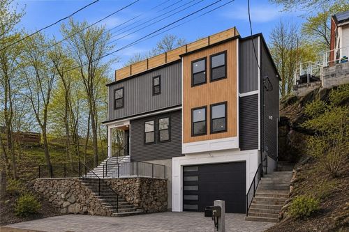 25 Landry Rd, Medford, MA, 02155-1924 | Card Image