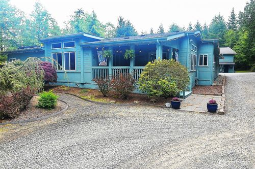 332 Rhododendron Dr, Sequim, WA, 98382-8615 | Card Image