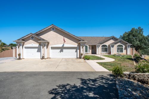 2707 Blue Bell Dr, Redding, CA, 96001-5700 | Card Image