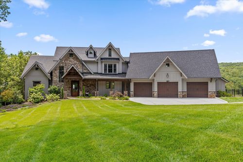 8044 Mountain Laurel Trl, Signal Mountain, TN, 37377-3025 | Card Image