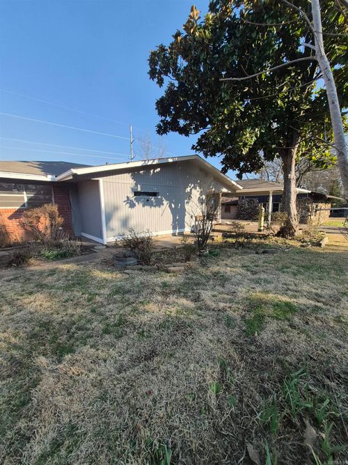 15 Phyllis Ct, Jacksonville, AR, 72076-2403 | Card Image