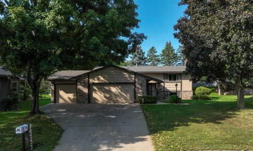 10733 Hopkins Cir S, Bloomington, MN, 55420-5513 | Card Image