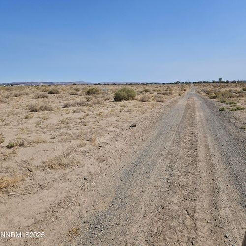 1590 E Badger St, Silver Springs, NV, 89429 | Card Image