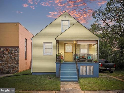 215 E 5th St, FRONT ROYAL, VA, 22630-3405 | Card Image