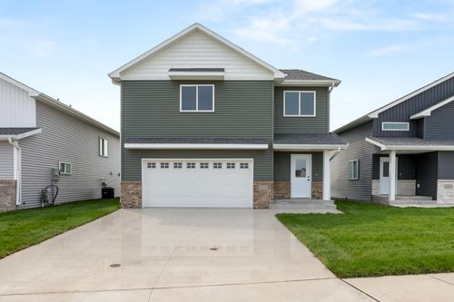2611 38th Ave S, Moorhead, MN, 56560 | Card Image