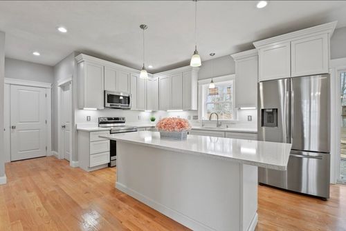 502 Pine St, Leicester, MA, 01524-2211 | Card Image