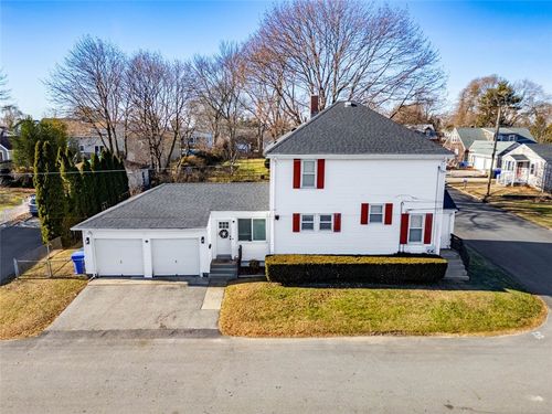 35 E Knowlton St, Riverside, RI, 02915-3207 | Card Image