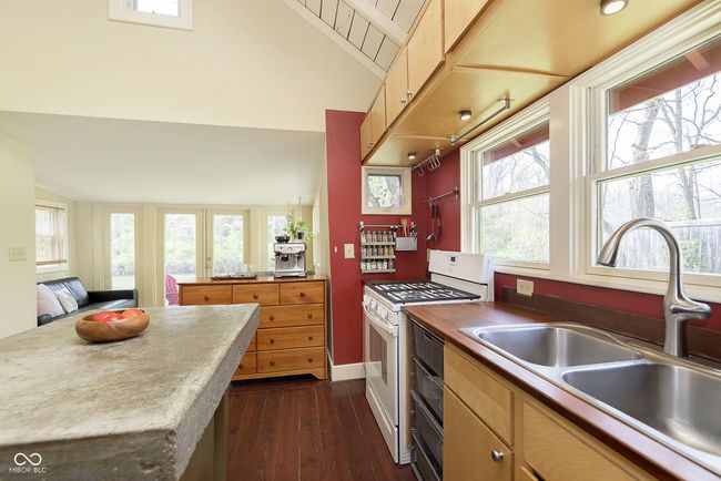 So much light to help you create a tasty meal! | Image 9