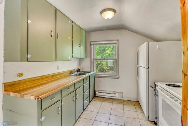 Upstairs unit kitchen1_2.JPG | Image 7