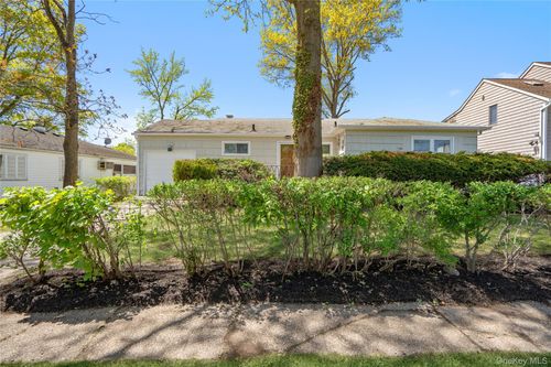 4 Hope Dr, Plainview, NY, 11803-5626 | Card Image