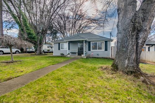 2082 College Way, Medford, OR, 97504-5527 | Card Image