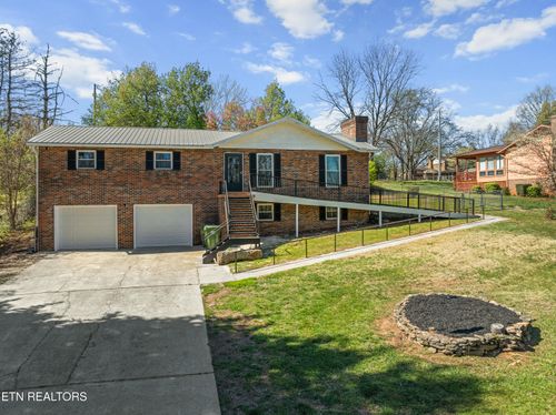 921 Brown School Rd, Maryville, TN, 37804-3022 | Card Image
