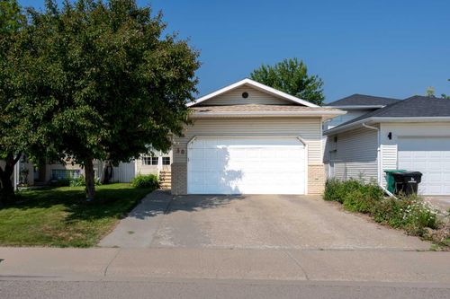 30 Heritage Road W, Lethbridge, AB, T1K6T8 | Card Image