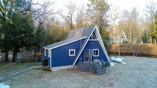 8104 E Anthony Rd, Branch, MI, 49402-9611 | Card Image