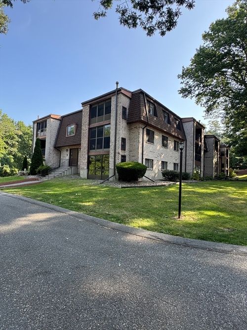 apt-105-6 Greenbriar Dr, North Reading, MA, 01864-3139 | Card Image