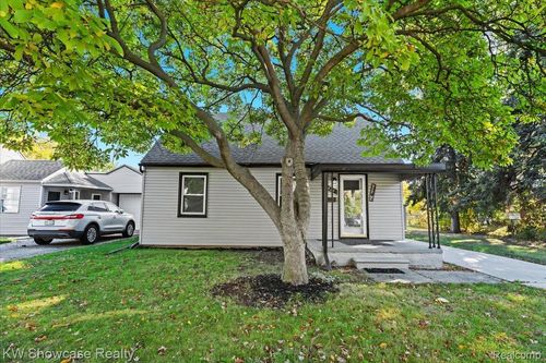20826 Gentner St, Warren, MI, 48089-5111 | Card Image