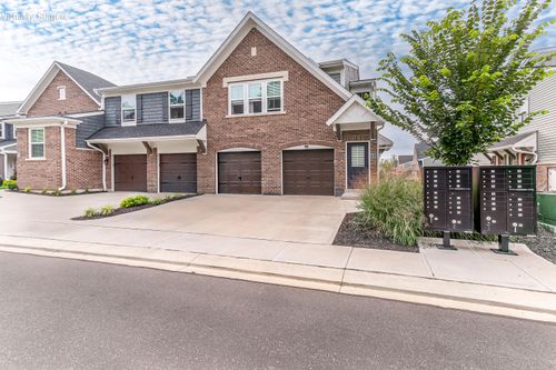 638 Foxhill Dr, Crescent Springs, KY, 41017-1569 | Card Image