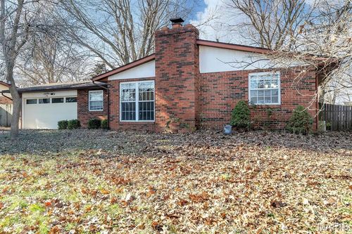 213 Saint John Dr, Belleville, IL, 62221-3321 | Card Image