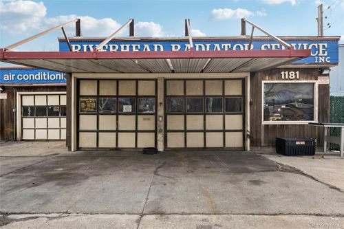 1181 E Main St, Riverhead, NY, 11901-7010 | Card Image