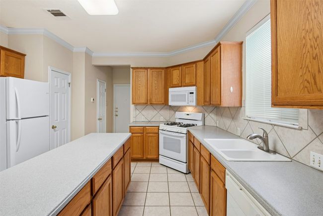 Kitchen | Image 11