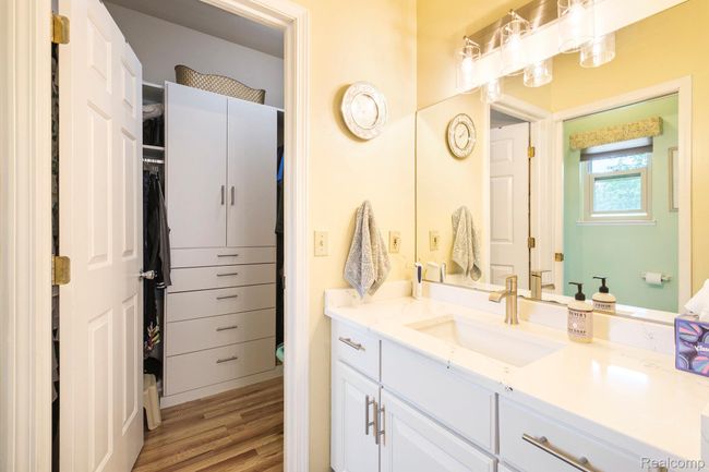 Primary bath with walk-in closet | Image 10