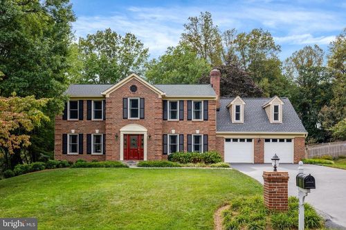 11603 Holly Briar Ln, GREAT FALLS, VA, 22066-1328 | Card Image