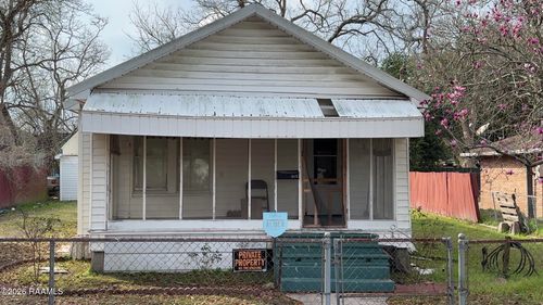 512 S Young St, Abbeville, LA, 70510-6834 | Card Image