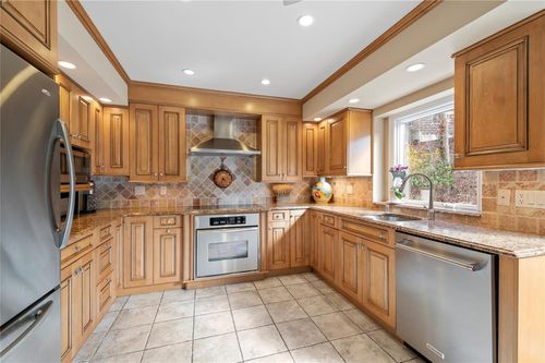 2 Cornell Ct, East Setauket, NY, 11733-1106 | Card Image