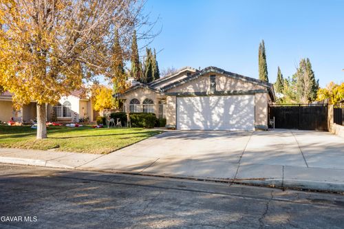 1565 Astoria Ave, Lancaster, CA, 93535-4302 | Card Image