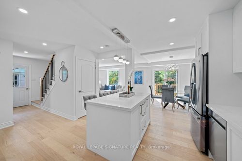 227 Thoms Cres, Newmarket, ON, L3Y1C9 | Card Image