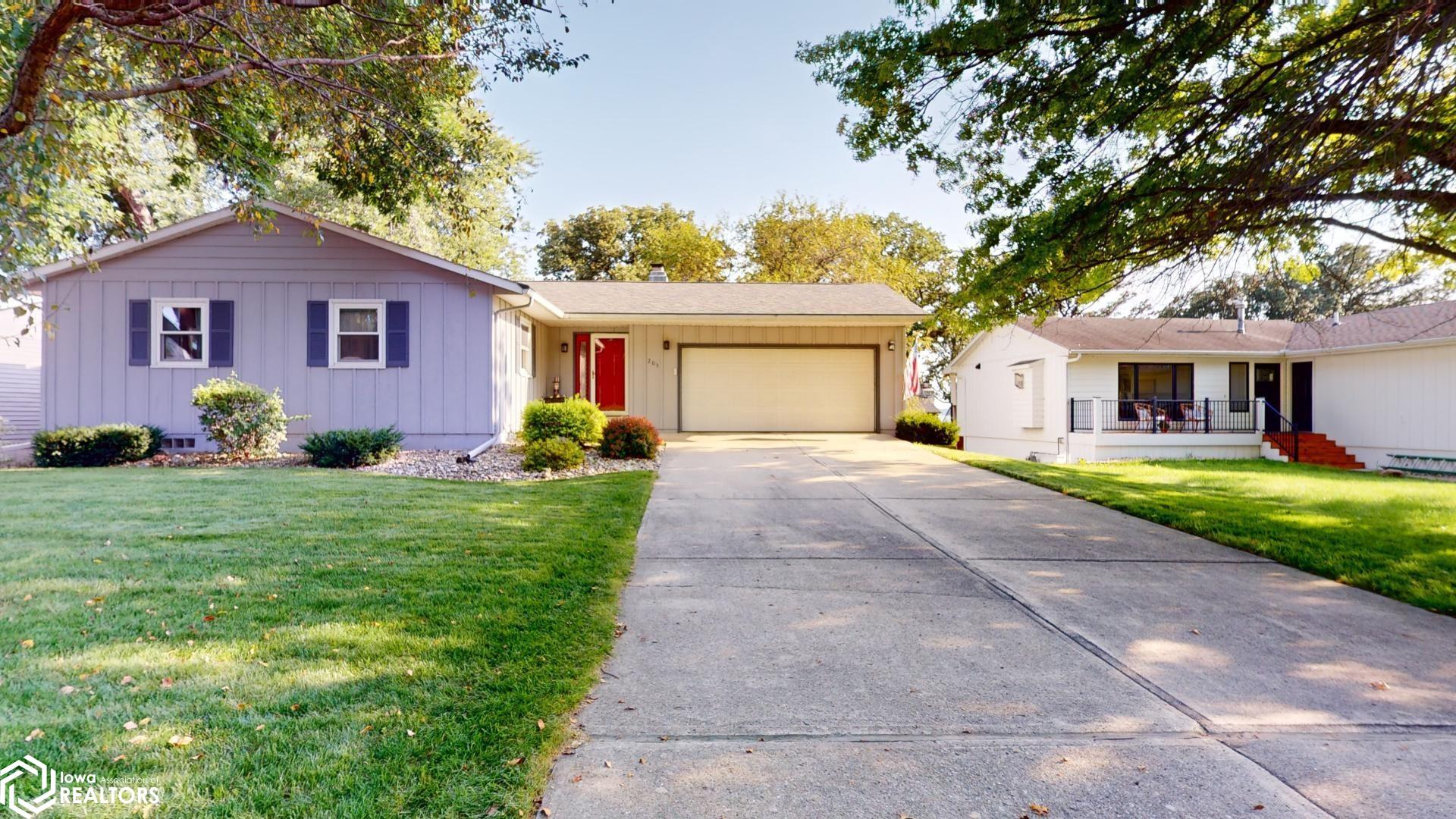 Orchard Ln, Clear Lake, IA 50428