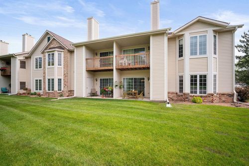 4521 S 124th Street, New Berlin, WI, 53151 | Card Image