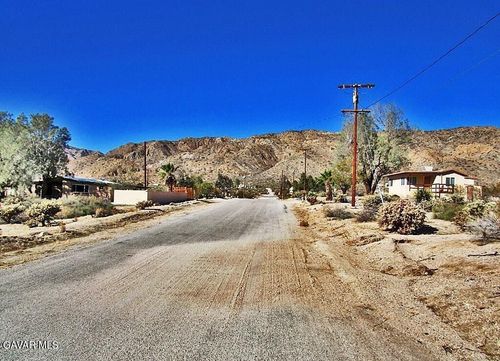 8675 Highland Rd, Morongo Valley, CA, 92256-9696 | Card Image
