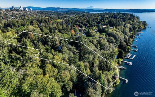 2425 Evergreen Point Rd, Medina, WA, 98039-1531 | Card Image