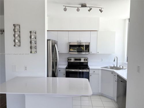 apt-413-1330 West Ave, Miami Beach, FL, 33139-0901 | Card Image