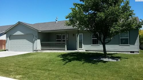 3207 S Rainier St, Kennewick, WA, 99337-3843 | Card Image