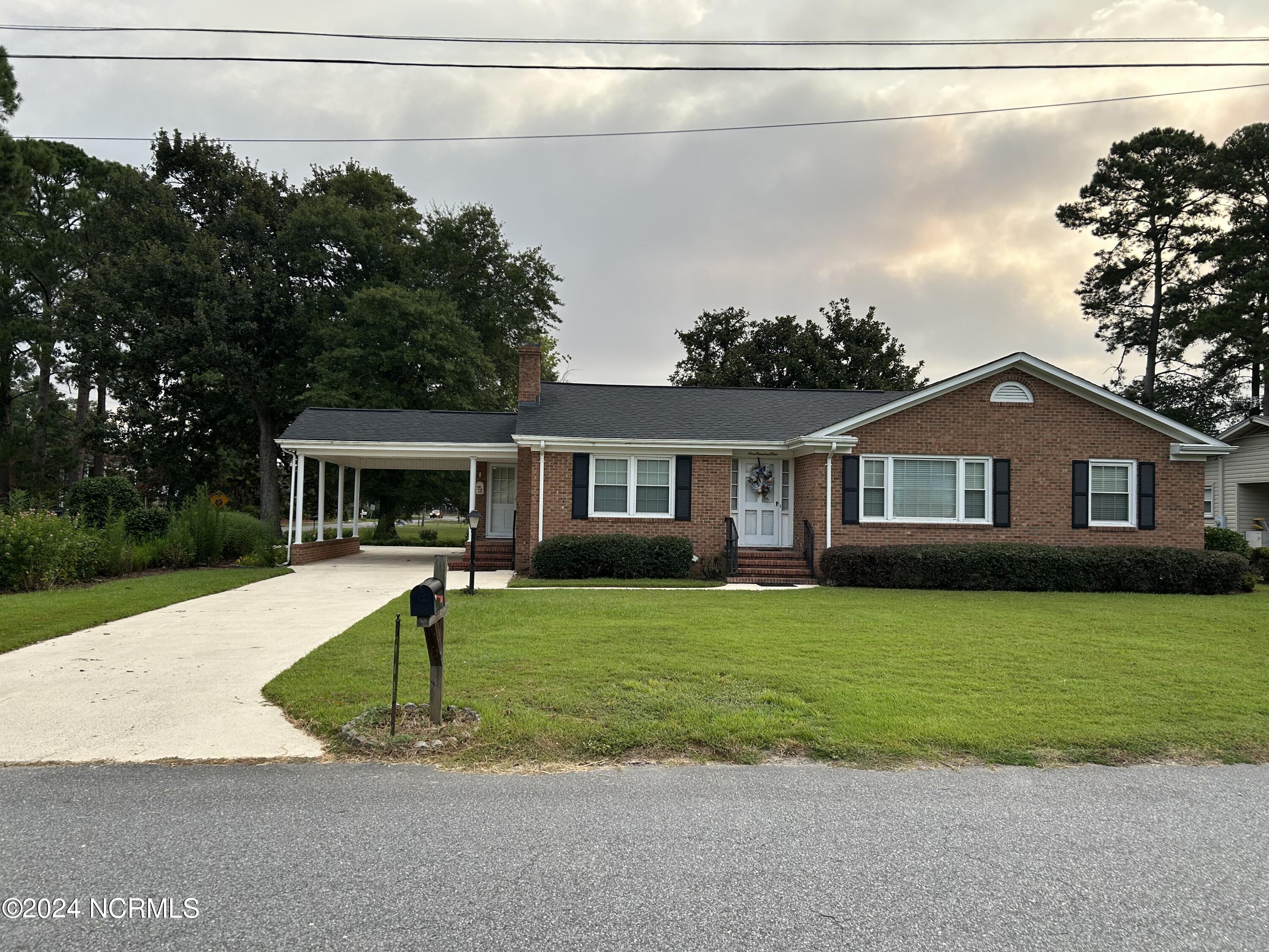 College Cir, Mount Olive, NC 28365